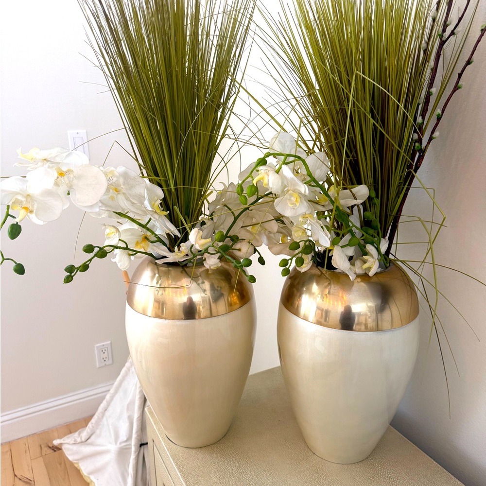 Gold-toned vase set.